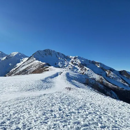 T3 Classe 2 Etoiles En Hypercentre Avec Parking Prive A Luchon *